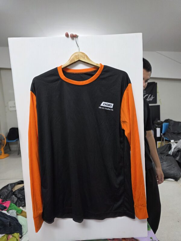 เสื้อทำงานสีดำส้ม